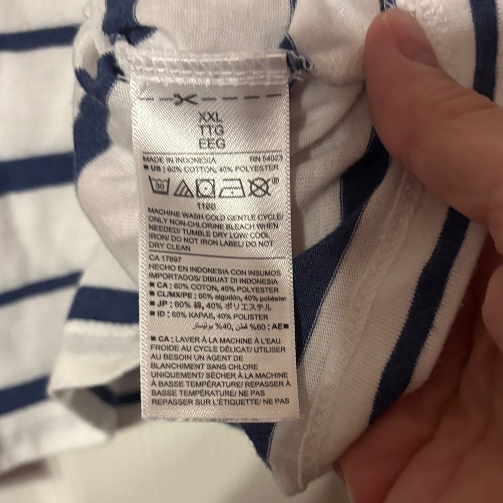 Old Navy White and Navy Striped V-Neck Tee - Picture 4 of 5